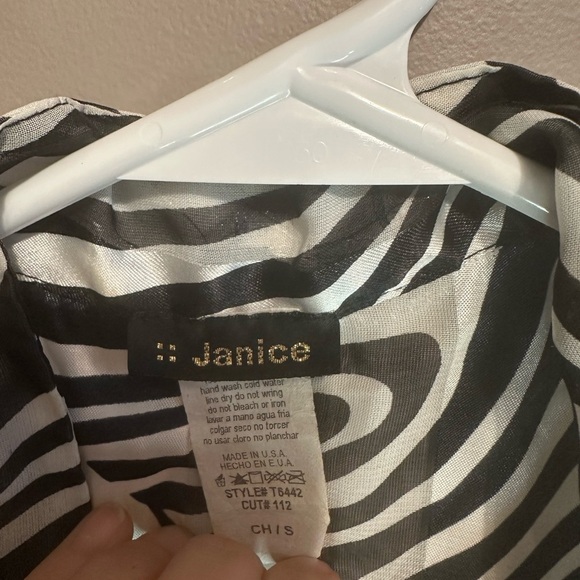 Janice-Women size small silky shirt blouse -black and white design - Picture 4 of 4